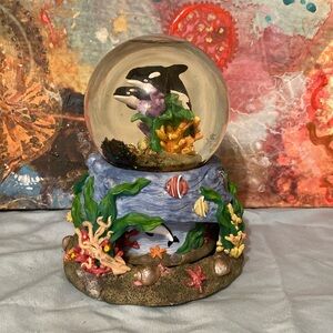 Ocean themed snow globe whales free Willy